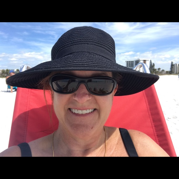 Meet your Posher, Kelli - Picture 2 of 2